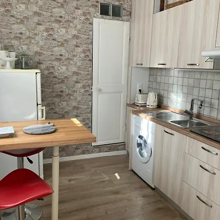 Des Terres Chaudes Proche Bord De Daire Menton